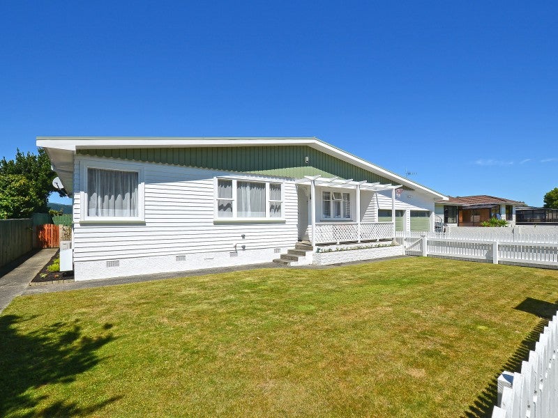 60 Holdsworth Avenue, Trentham, Upper Hutt - Carousel 1