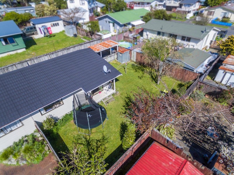 2/4 GARNET GR, BIRCHVILLE, UPPER HUTT - Carousel 1