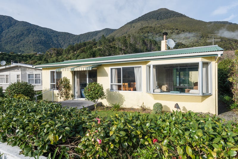 14 Esplanade, French Pass - Carousel 2