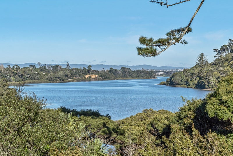 15 Hotspur Place, Bayview, Auckland - Carousel 2