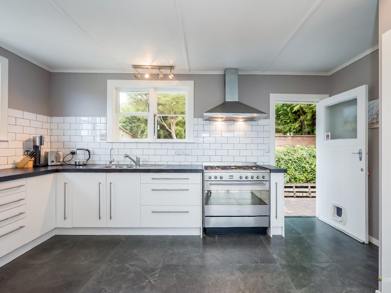 10 Hill Grove, Naenae, Lower Hutt - Carousel 2