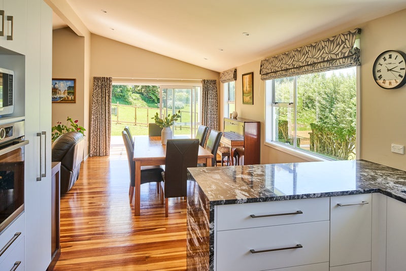 36 Churton Drive, Churton Park, Wellington - Carousel 1
