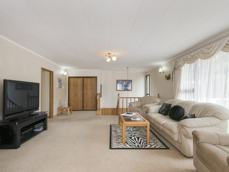 12 Gardiner Grove, Wainuiomata, Lower Hutt - Carousel 2