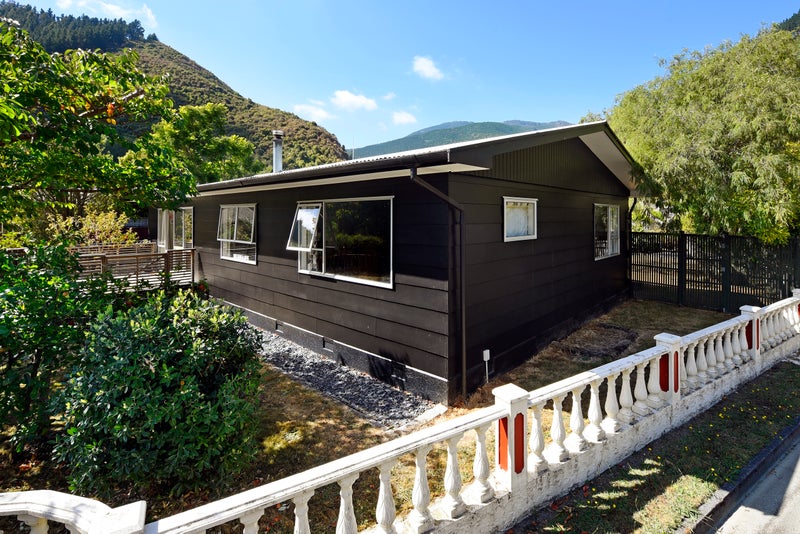 9 Burn Place, The Brook, Nelson - Carousel 2