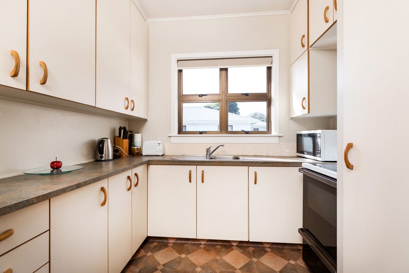 7 Moulton Street, Moturoa, New Plymouth - Carousel 2