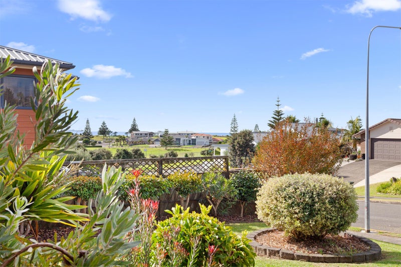6 Panorama Place, Coastlands, Whakatane - Carousel 2