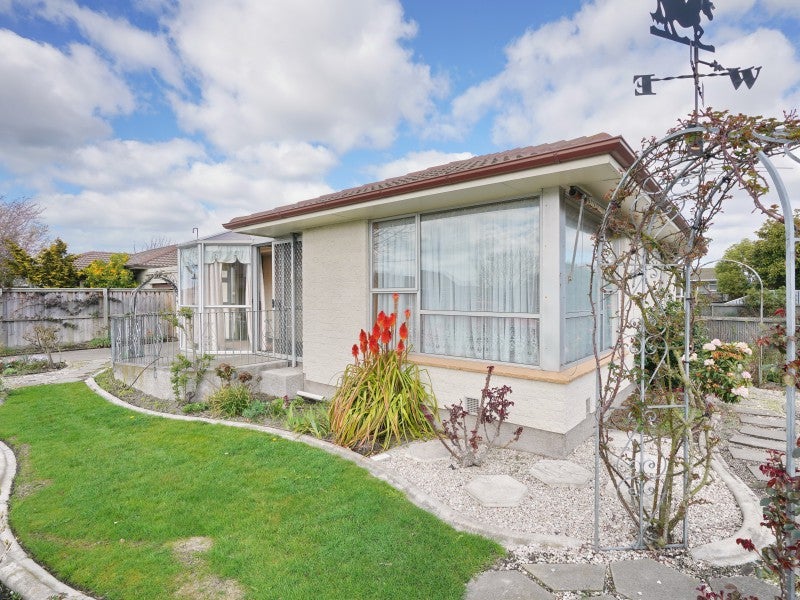 1/2 Cassidy Place, Belfast, Christchurch - Carousel 1