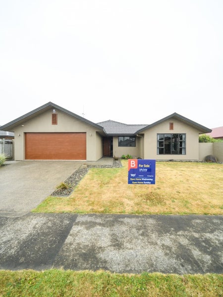 17 Branigan Parade, Kelvin Grove, Palmerston North - Carousel 1