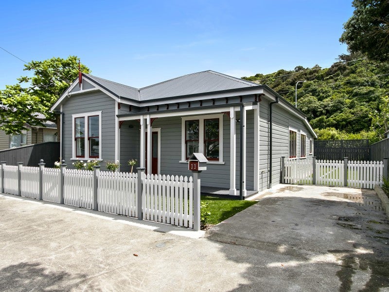 33 Riddlers Crescent, Petone, Lower Hutt - Carousel 18