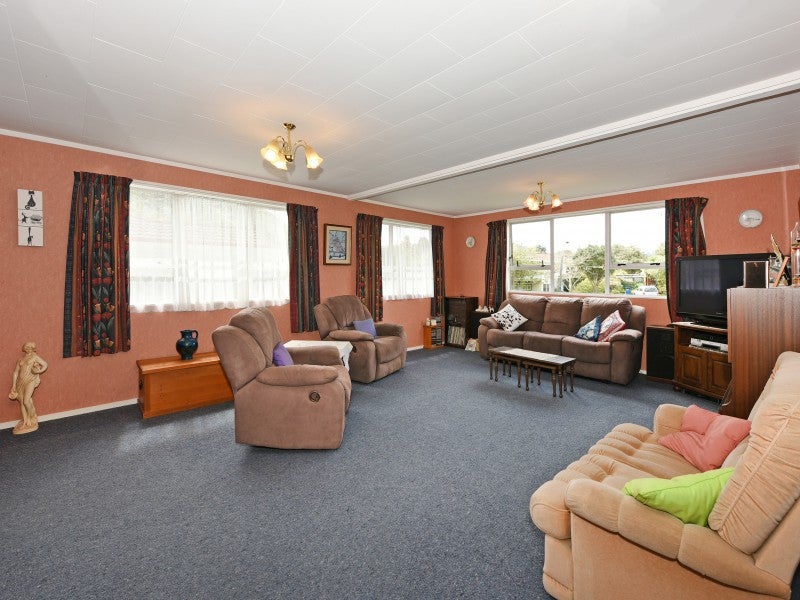 3 Larchmont Grove, Totara Park, Upper Hutt - Carousel 2