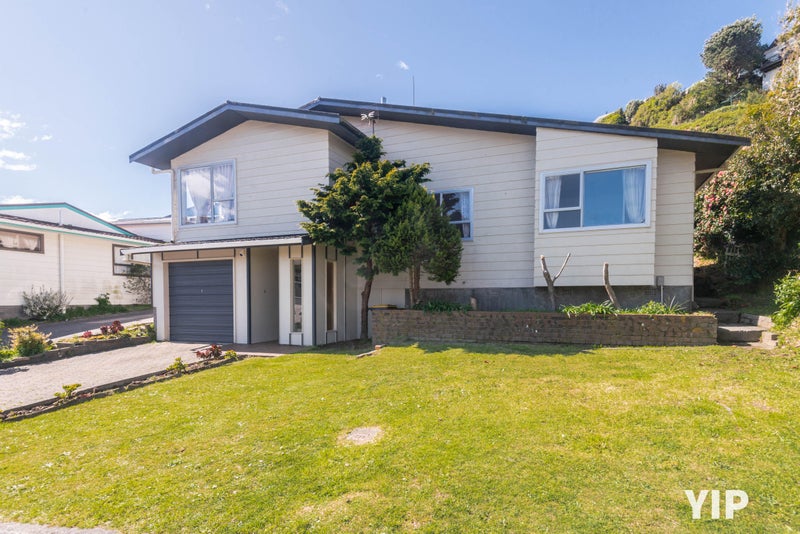 7A Tralee Place, Johnsonville, Wellington - Carousel 1