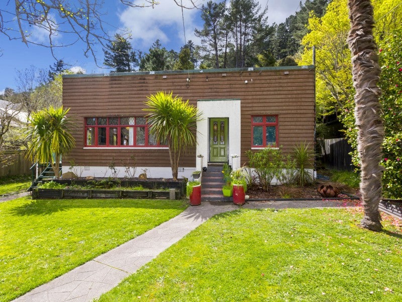 7 Elmslie Road, Pinehaven, Upper Hutt - Carousel 1