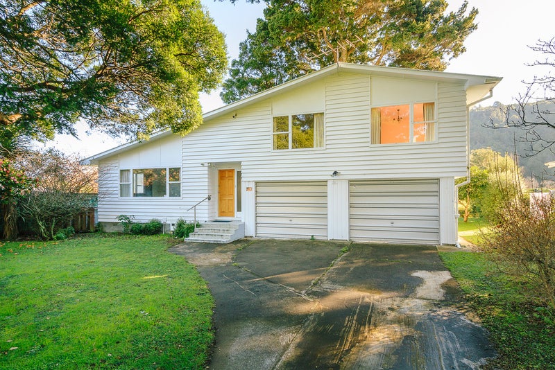 11 Moehau Grove, Trentham, Upper Hutt - Carousel 1