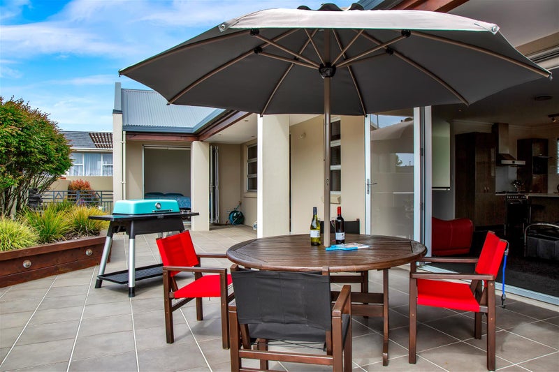 15 Mangorei Road, Strandon, New Plymouth - Carousel 2