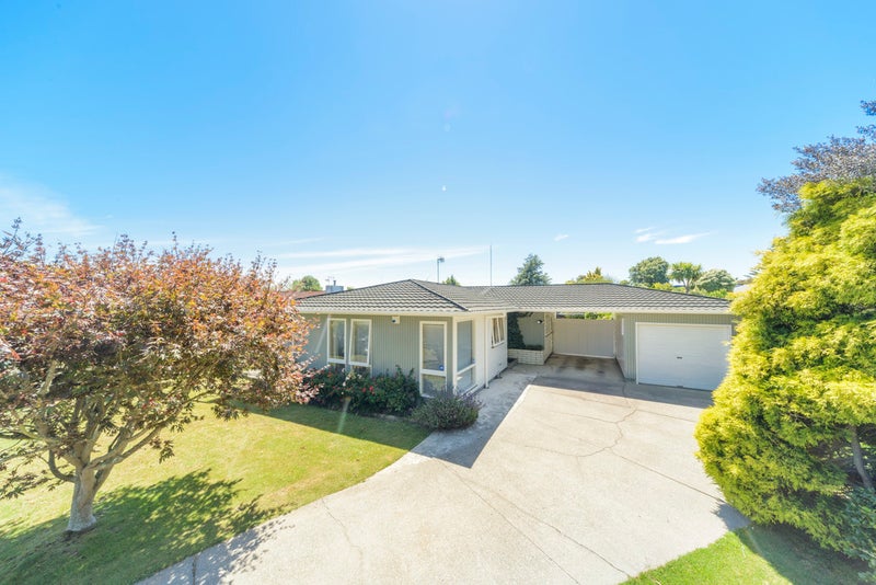 77 Wikiriwhi Crescent, Awapuni, Palmerston North - Carousel 1
