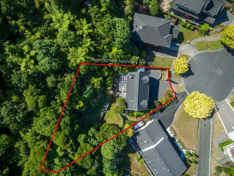 14 Pioneer Grove, Silverstream, Upper Hutt - Carousel 20