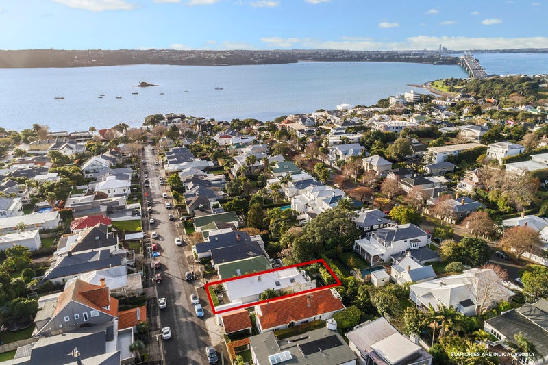 19 Lawrence Street, Herne Bay, Auckland - Carousel 19