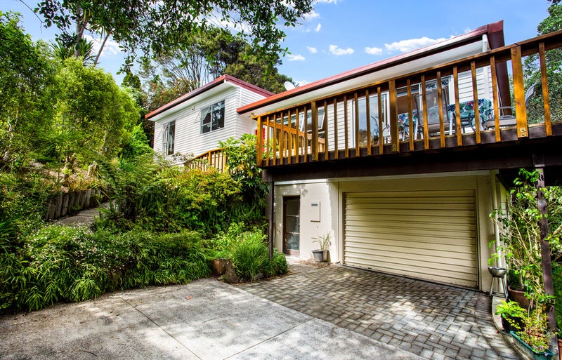 78 Daffodil Street, Titirangi, Auckland - Carousel 1