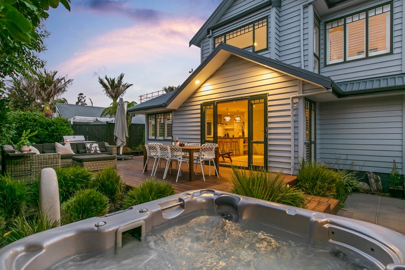 27A Mountain View Road, Morningside, Auckland - Carousel 2