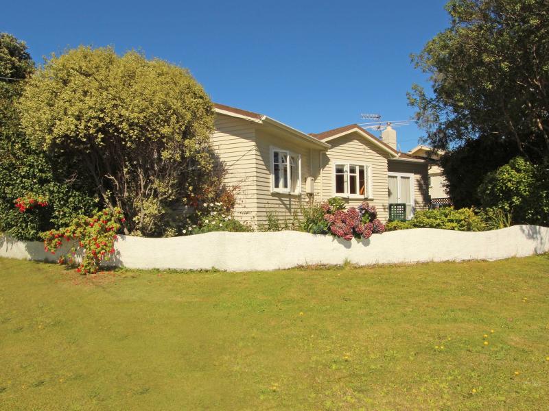 2 Hart Avenue, Boulcott, Lower Hutt - Carousel 18