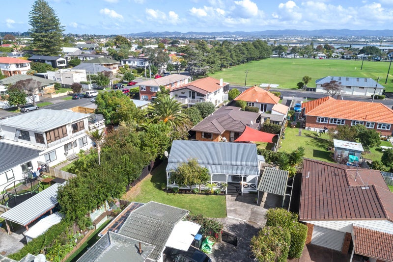 202 Point Chevalier Road, Point Chevalier, Auckland - Carousel 4