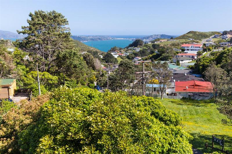 35 Salford Street, Newlands, Wellington - Carousel 2