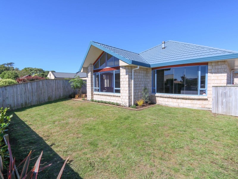 17 Holcombe Drive, Paraparaumu - Carousel 2