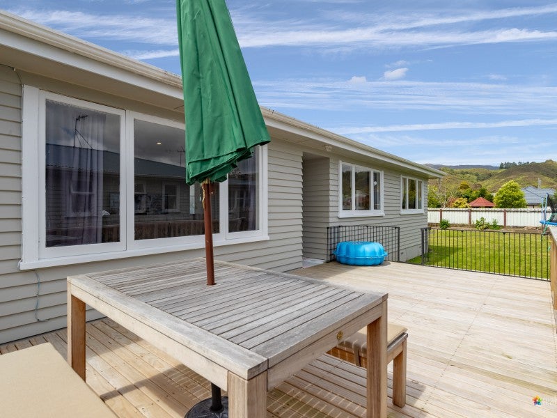 14 Benge Crescent, Clouston Park, Upper Hutt - Carousel 1