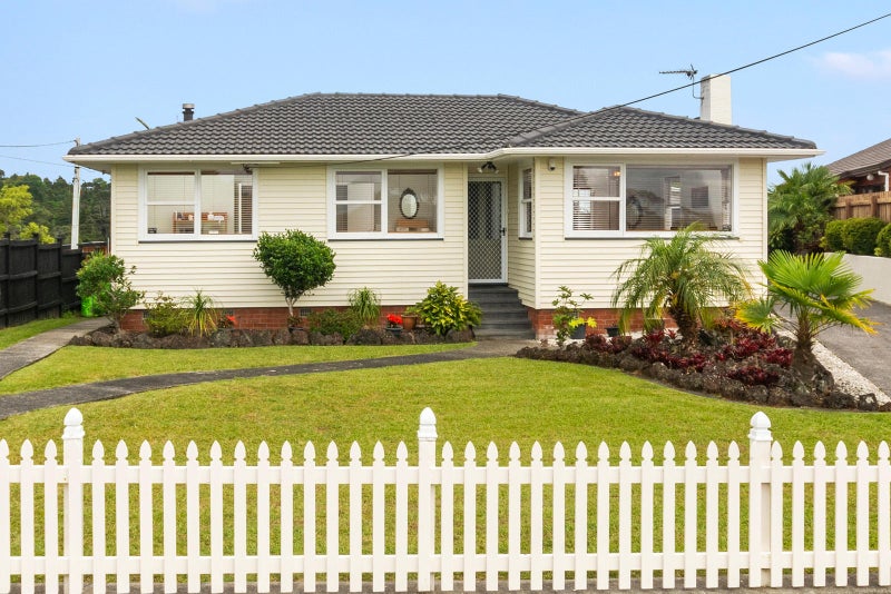 57 Avonleigh Road, Green Bay, Auckland - Carousel 1