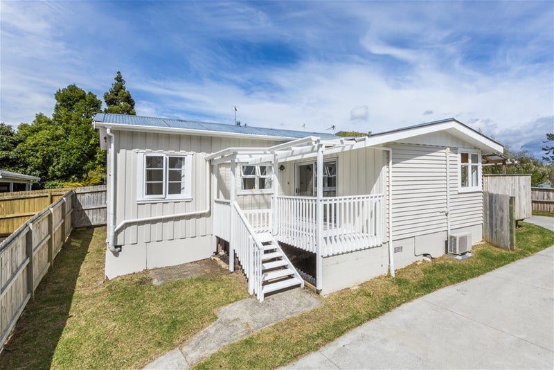 40B Cresta Avenue, Beach Haven, Auckland - Carousel 2