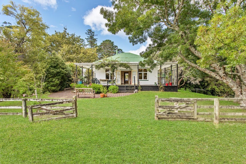 131 Shaw Road, Oratia, Auckland - Carousel 1