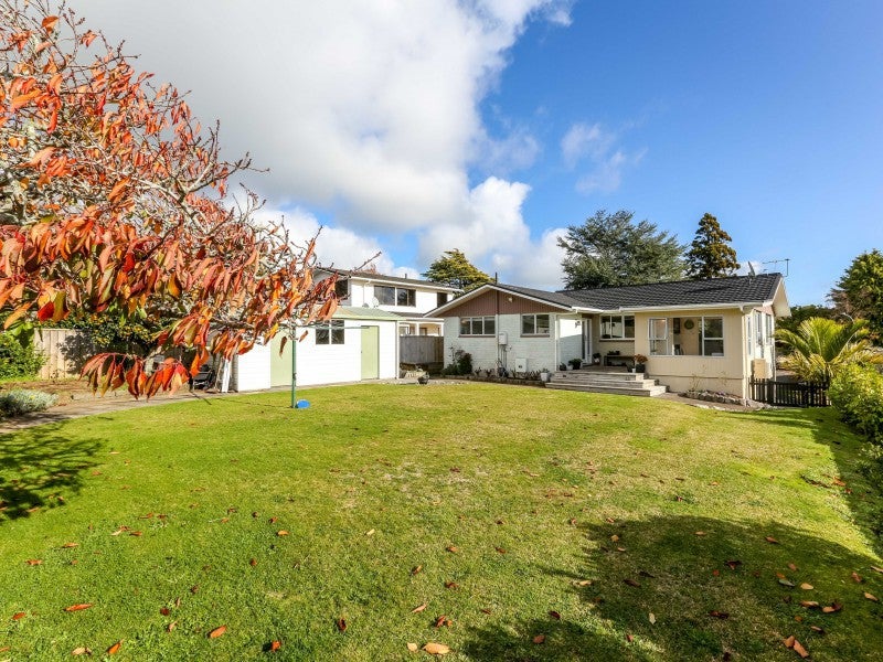 10 Magnolia Drive, Westown, New Plymouth - Carousel 2