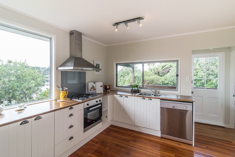 17A Terrace Road, Titahi Bay, Porirua - Carousel 2
