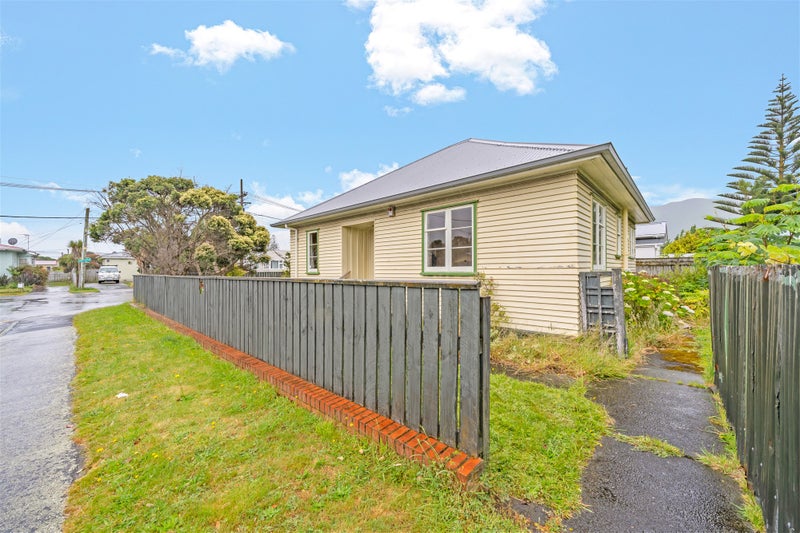 13 Pirie Crescent, Moera, Lower Hutt - Carousel 1