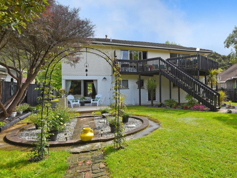 24 Kurth Crescent, Silverstream, Upper Hutt - Carousel 1