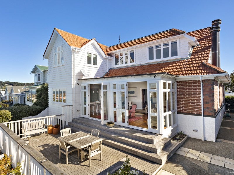 17 Overtoun Terrace, Hataitai, Wellington - Carousel 2