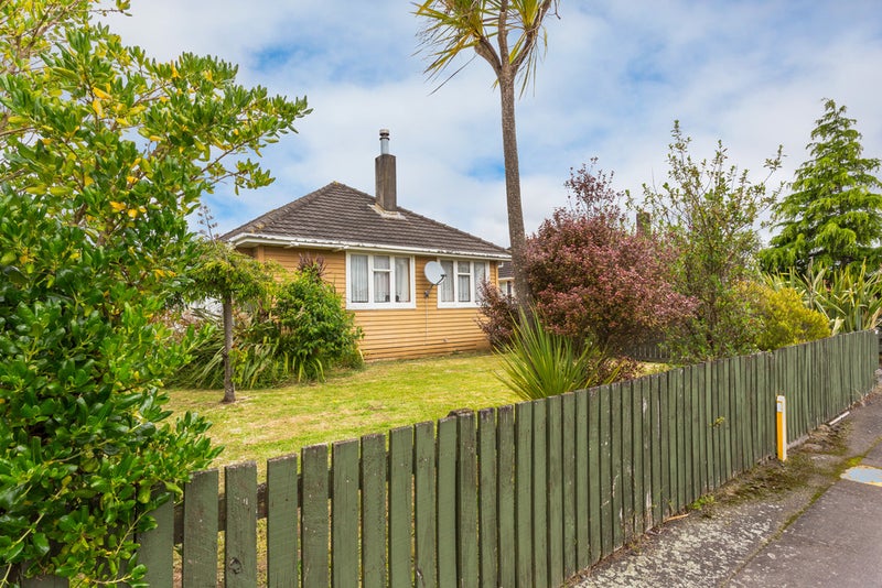 93 Clyde Crescent, Roslyn, Palmerston North - Carousel 2