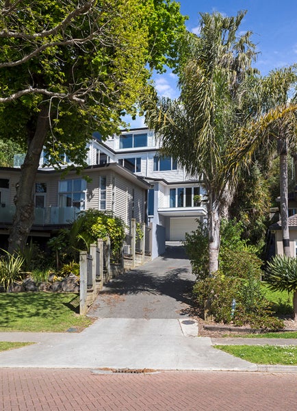 16A Oakwood Grove, Eastern Beach, Auckland - Carousel 1