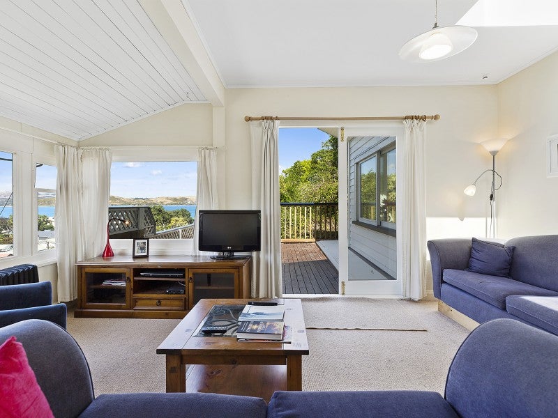 4 Gordon Road, Plimmerton, Porirua - Carousel 2