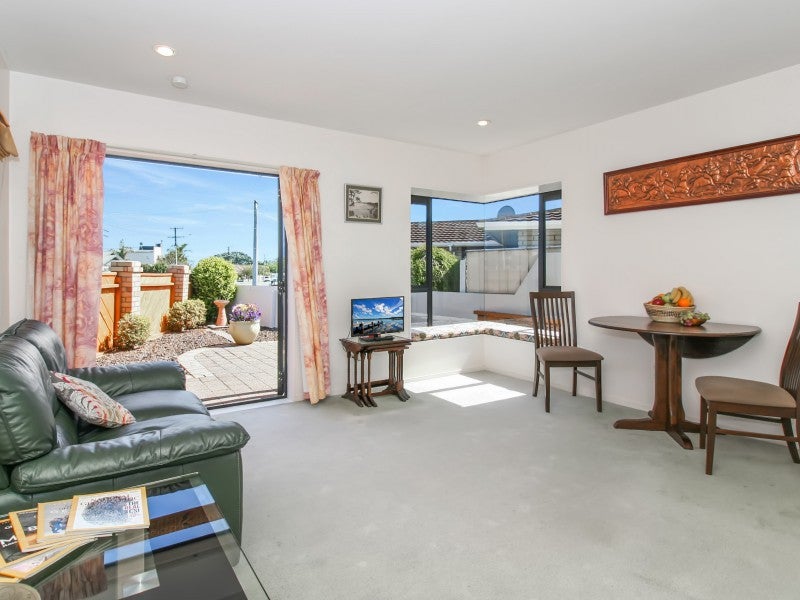 23 Sanders Avenue, Westown, New Plymouth - Carousel 1