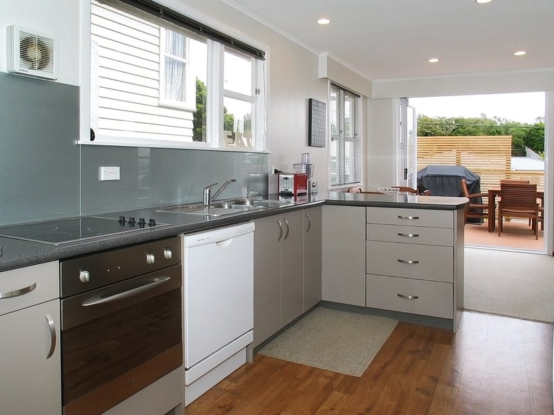 54 Kenmore Street, Newlands, Wellington - Carousel 2