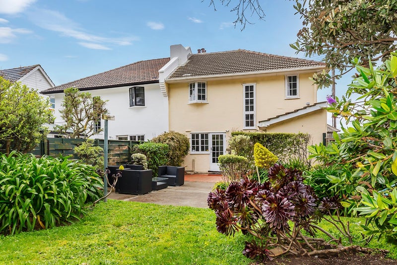 234 Queens Drive, Lyall Bay, Wellington - Carousel 1