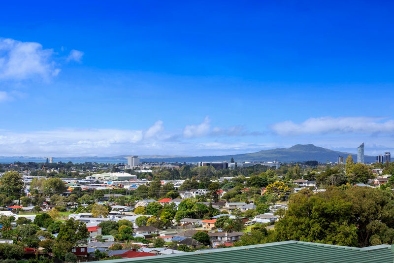 1/39 Agincourt Street, Glenfield, Auckland - Carousel 1