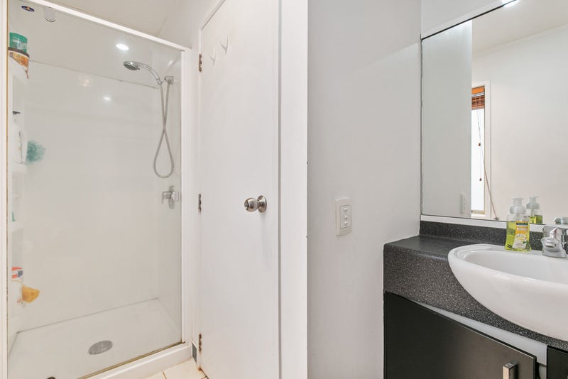 13/8 Rendall Place, Eden Terrace, Auckland - Carousel 7