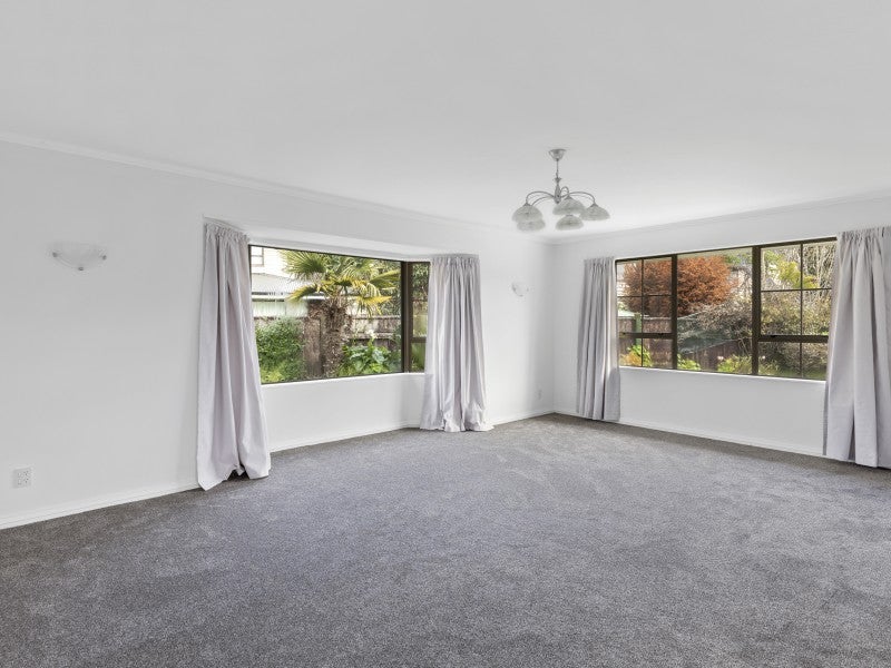 27 Waddington Drive, Naenae, Lower Hutt - Carousel 2