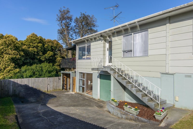 2/20 Celeste Place, Totara Vale, Auckland - Carousel 2