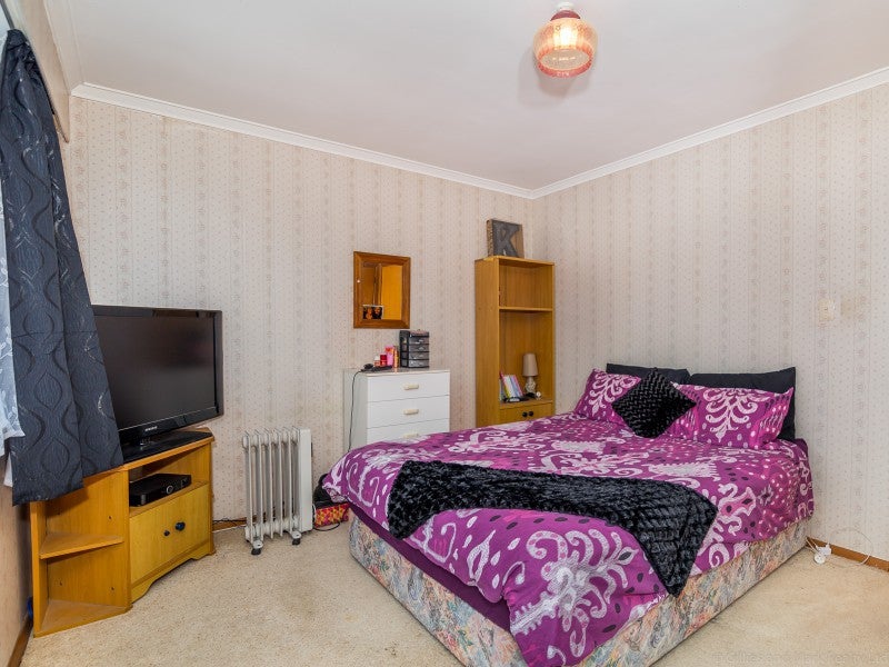 1 Kashmir Avenue, Clouston Park, Upper Hutt - Carousel 23