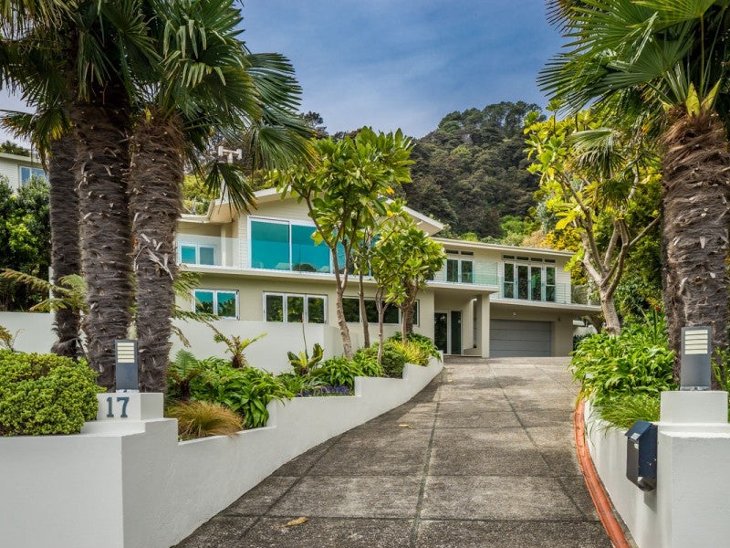17 Taumaru Avenue, Lowry Bay, Lower Hutt - Carousel 1