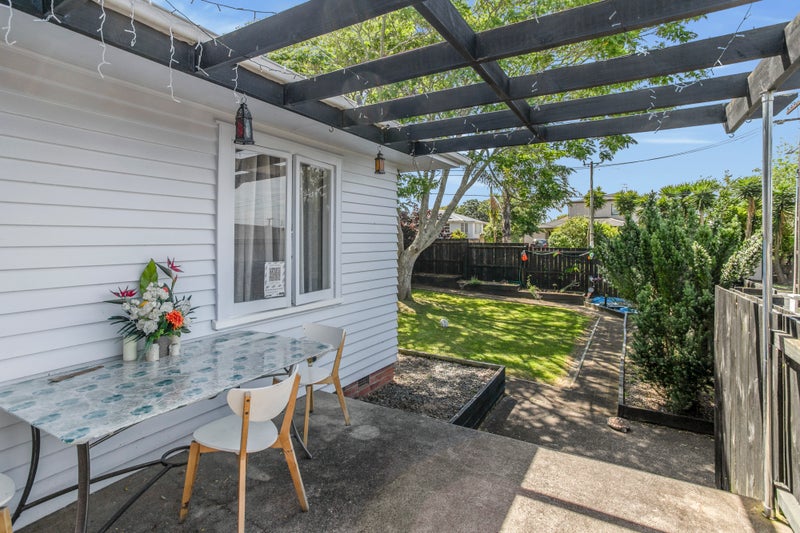 23 Mcintyre Road, Mangere Bridge, Auckland - Carousel 1