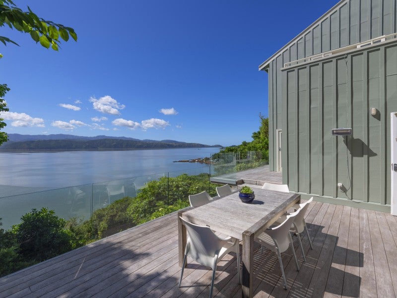 63 Pretoria Road, Karaka Bays, Wellington - Carousel 1